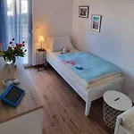 Gemuetliches Mit Whirlpool & Dachterrasse Vakantiehuis *