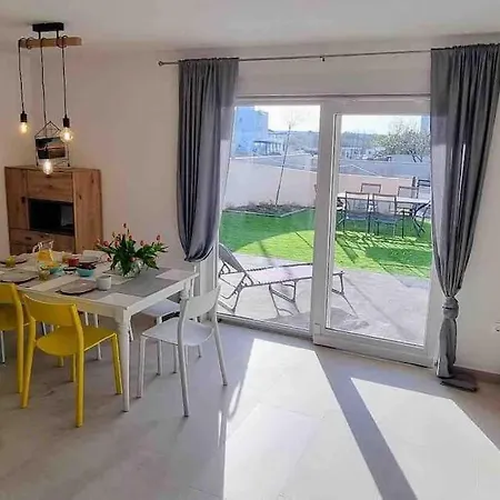 Gemuetliches Mit Whirlpool & Dachterrasse Casa de Férias Privlaka (Zadar)