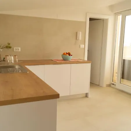 Gemuetliches Mit Whirlpool & Dachterrasse Holiday home Privlaka (Zadar)