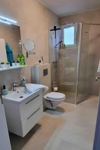 Gemuetliches Mit Whirlpool & Dachterrasse 度假居 *