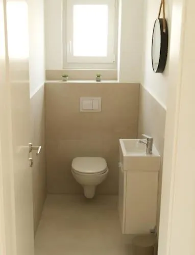 Gemuetliches Mit Whirlpool & Dachterrasse 度假居